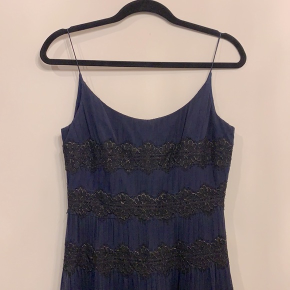 Carmen Marc Valvo Size 6 Black Lace and Navy Pleated Silk Cocktail Dress - Picture 5 of 16